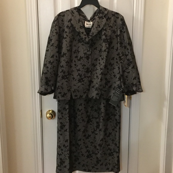 Leslie Fay Dresses & Skirts - New Leslie Fay 2 piece gray and black suit